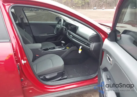 2025 Kia K4 Lxs z USA, uszkodzony, nr VIN 3KPFT4DE5SE154857